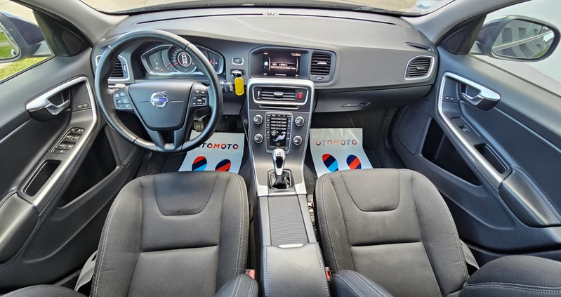 Volvo V60 cena 56000 przebieg: 192000, rok produkcji 2017 z Garwolin małe 326